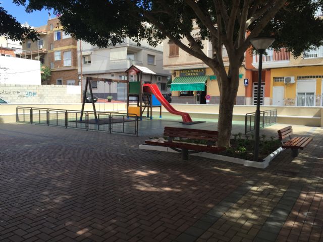 Continúan los arreglos en parques y jardines de la localidad - 1, Foto 1