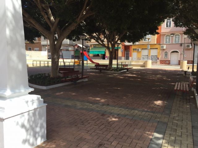 Continúan los arreglos en parques y jardines de la localidad - 3, Foto 3