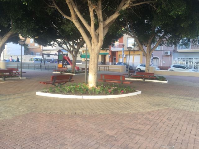 Continúan los arreglos en parques y jardines de la localidad - 4, Foto 4