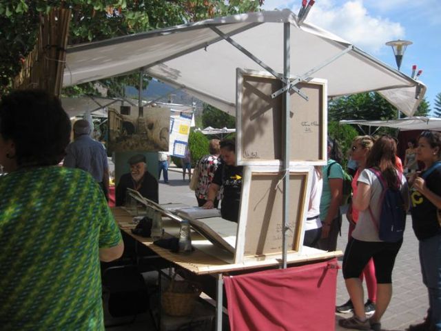 Este domingo se celebró el Mercadillo Artesano de La Santa, adelantado una semana por el Rally Subida La Santa, con la asistencia de numeroso público, Foto 6
