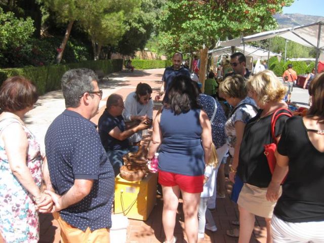 Este domingo se celebró el Mercadillo Artesano de La Santa, adelantado una semana por el Rally Subida La Santa, con la asistencia de numeroso público, Foto 9