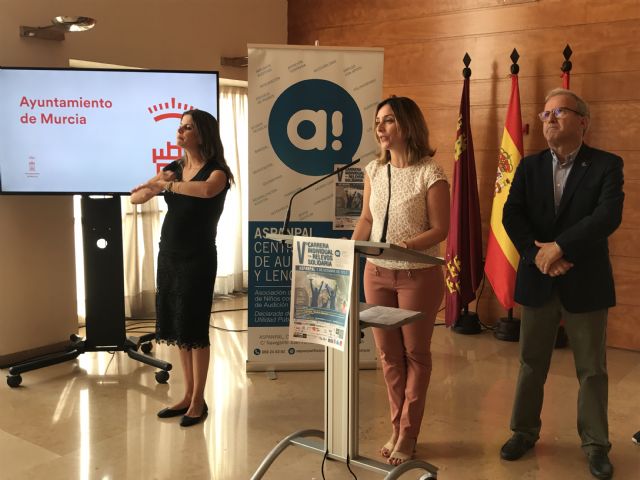 El Ayuntamiento de Murcia hace accesible el Salón de Plenos para personas con sordera - 1, Foto 1