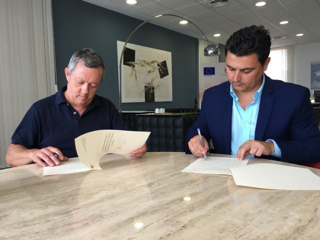 El Ayuntamiento renueva el convenio de colaboración con el Grupo de Teatro San Javier - 1, Foto 1