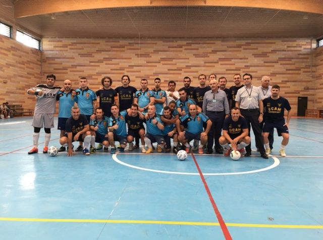 Saque de honor del partido de ftbol entre la Balompdica Murciana de Ftbol e internos del Centro Penitenciario Murcia II, Foto 1