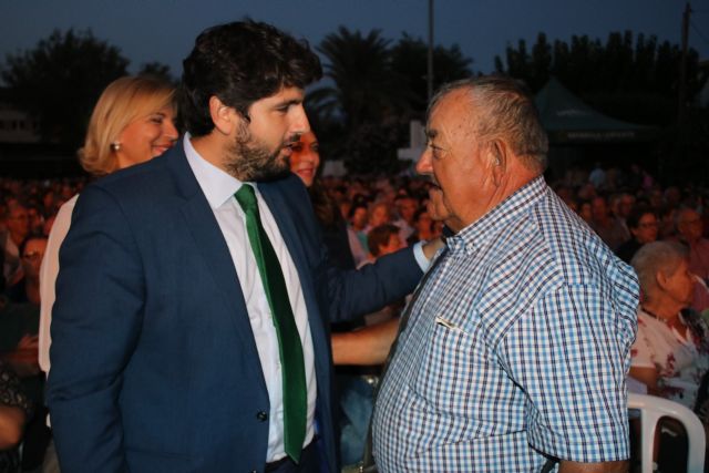 El presidente de la Comunidad, Fernando López Miras, asiste a la Gala del Día del Mayor en Lorca - 2, Foto 2