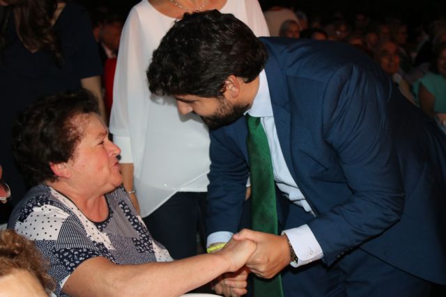 El presidente de la Comunidad, Fernando López Miras, asiste a la Gala del Día del Mayor en Lorca - 3, Foto 3