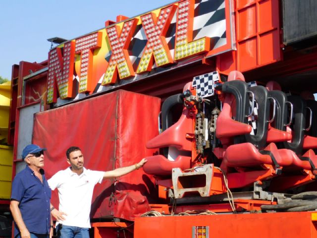 El dispositivo logístico para la Feria y Fiestas engloba 100.000 bombillas led, 55 proyectores, 4 transformadores eléctricos, 8 escenarios, 12.000 sillas, 11 casetas y 22 carpas - 2, Foto 2