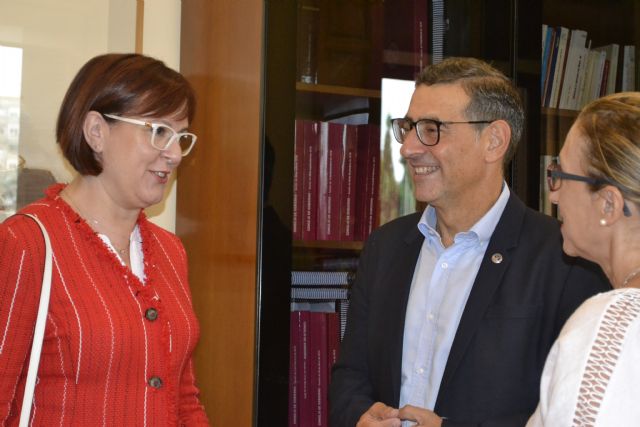 La Vicepresidenta de la Comunidad visita el Rectorado de la UMU para informarse de los trabajos de la Cátedra Tierra Próspera de Género y Trabajo - 1, Foto 1