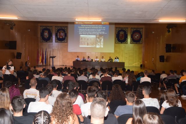 300 nuevos estudiantes empiezan las clases en Industriales - 1, Foto 1
