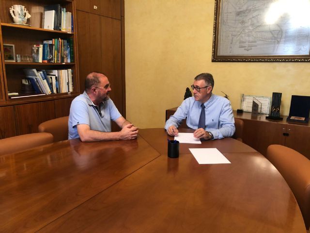 The mayor meets with the president of the Segura Hydrographic Confederation (CHS), Foto 3