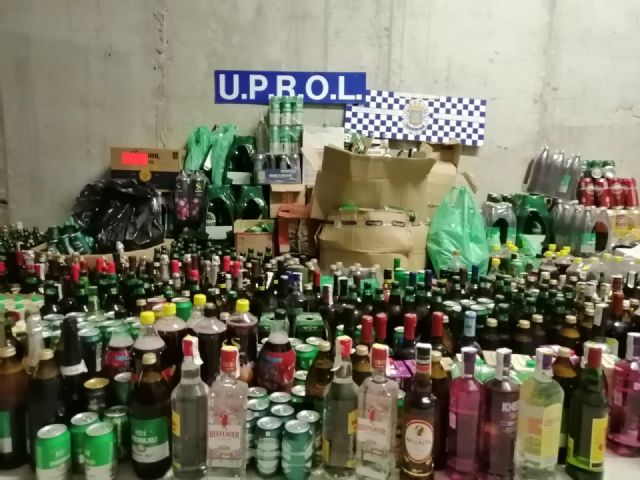 La Policía Local incauta 1.965 unidades de bebidas alcohólicas en cuatro locales que no cumplían la Ordenanza de Convivencia - 1, Foto 1