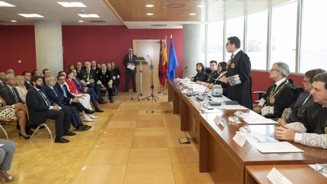 López Miras lamenta que en los últimos 14 meses se hayan bloqueado proyectos muy importantes para la Justicia en la Región - 1, Foto 1