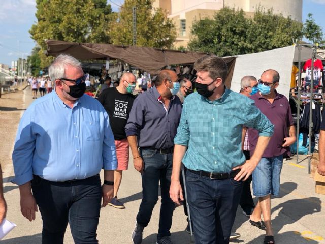 El entorno de La Fica acoge desde hoy los 81 puestos que conforman el nuevo mercado semanal que abrirá los domingos desde las 8 hasta las 13 horas - 1, Foto 1