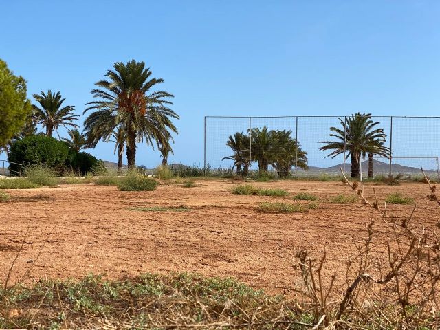 MC preguntará a N. Arroyo qué impide, dos años después, realizar el prometido campo de fútbol playa de Los Urrutias - 2, Foto 2