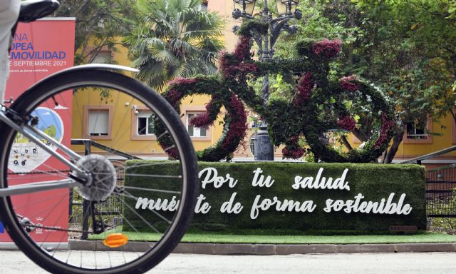 Un jardín vertical homenajea a los ciclistas que usan la bicicleta como medio de transporte sostenible - 1, Foto 1