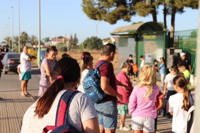 El Ayuntamiento de Lorca se hace eco de las quejas de los padres y madres del Colegio de La Campana y solicita la instalación inmediata de dos nuevas aulas modulares - 1, Foto 1