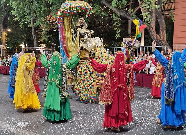 Moros y cristianos nunca se entendieron mejor que en su fiesta en Murcia - 1, Foto 1