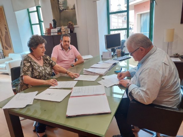 Suscriben el convenio de colaboración con la Asociación de Artesanos de Totana para contribuir al impulso del sector artesano en el municipio, Foto 2