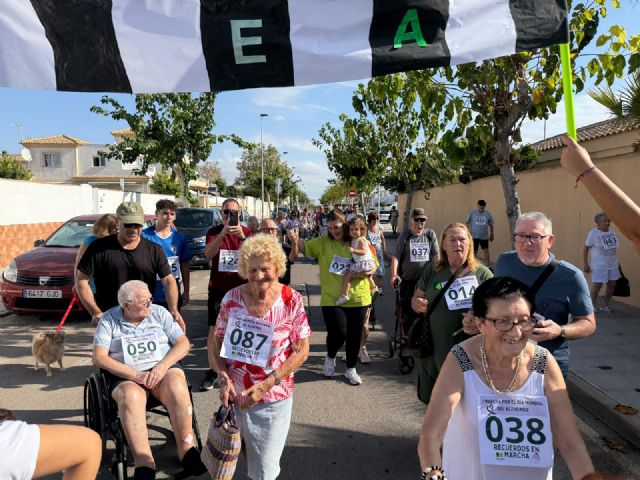 Más de 100 personas participaron en la marcha del Día Mundial del Alzhéimer del Centro Casaverde Pilar de la Horadada (Alicante) - 1, Foto 1
