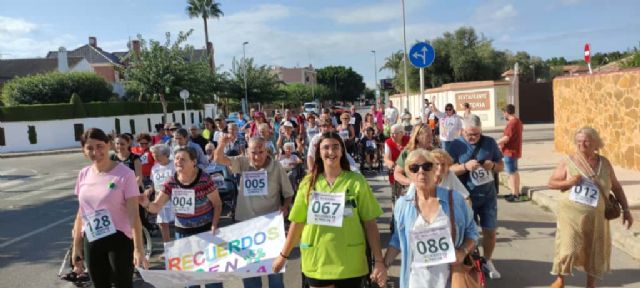 Más de 100 personas participaron en la marcha del Día Mundial del Alzhéimer del Centro Casaverde Pilar de la Horadada (Alicante) - 4, Foto 4