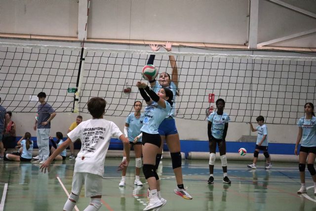 El torneo ´Voleibol en familia´ sigue creciendo y reúne a un centenar de participantes en el pabellón de Las Alamedas - 3, Foto 3