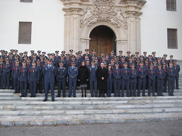Los alumnos de la Academia General del Aire visitan a la patrona de la ...