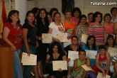 Más de 70 mujeres reciben sus diplomas por particpar en los cursos y talleres formativos - 37