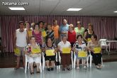 Los usuarios del centro de personas de Totana que han participado en el programa de gimnasia para la salud reciben sus diplomas - 31