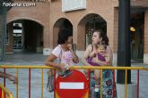 Numerosos niños y niñas se divierten con las actividades infantiles e hinchables en la plaza de la Balsa Vieja - 11
