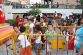 Numerosos niños y niñas se divierten con las actividades infantiles e hinchables en la plaza de la Balsa Vieja - 17