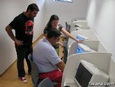 El concejal de Nuevas Tecnologías visita el aula de informática del Centro Social del barrio de San Roque - 13