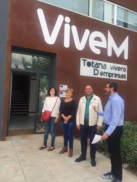 The City Council endorses the fifth contract with entrepreneurs to be installed in the premises of the new Business Incubator Totana "Vivem", Foto 4
