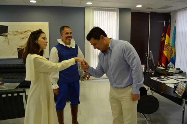 Don Juan Tenorio y Doña Inés visitaron el Ayuntamiento de San Javier - 1, Foto 1