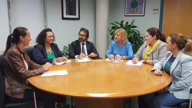 La Comunidad llevará a cabo el acompañamiento social de las familias incluidas en la experiencia piloto para la erradicación del chabolismo - 1, Foto 1