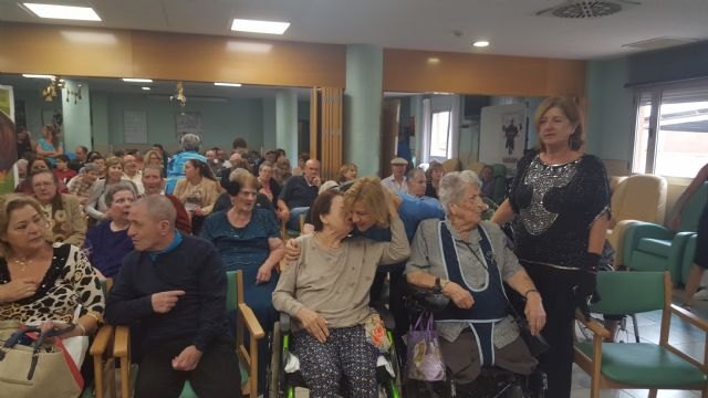 Familia destaca las actividades organizadas por la residencia Virgen del Valle para desarrollar las capacidades de los mayores - 1, Foto 1