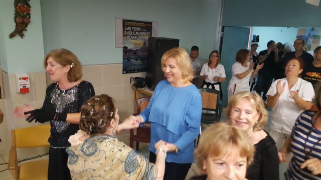 Familia destaca las actividades organizadas por la residencia Virgen del Valle para desarrollar las capacidades de los mayores - 2, Foto 2