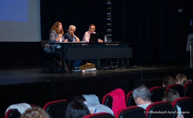 Mas de un centenar de funcionarios acuden a una jornada de formación en el Luzzy - 3, Foto 3
