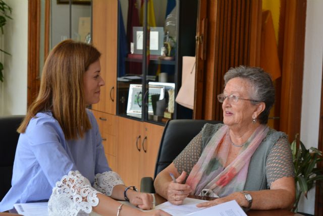 La artista lorquina Pilar Sala dona al Centro de Interpretación del Mar de Águilas una de sus obras - 2, Foto 2