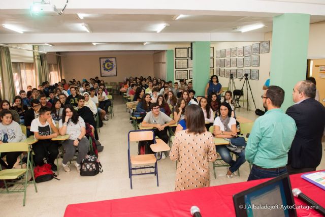 Los alumnos del IES San Isidoro de Los Dolores conocen el proceso para participar en los Presupuestos Participativos - 1, Foto 1