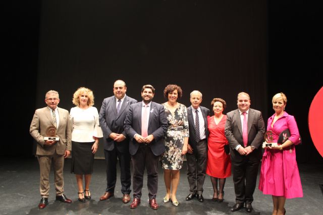 La Cámara de Comercio distingue a las empresas lumbrerenses 'Primalum Canales' y 'Tiendas Marlina' - 1, Foto 1