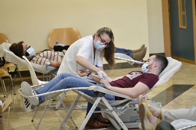 Estudiantes y personal de la Universidad de Murcia se suman a la campaña de donación de sangre - 2, Foto 2