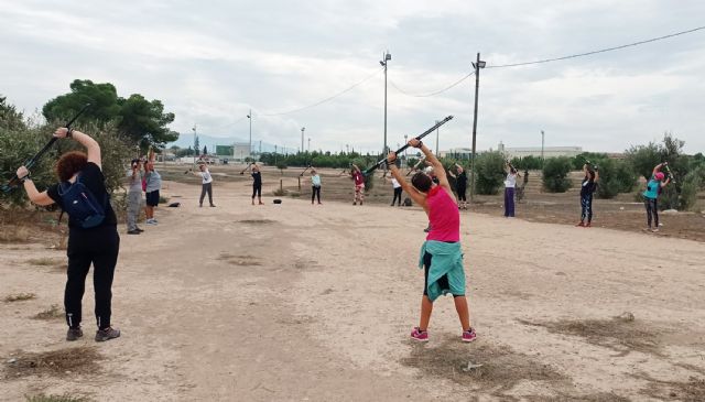 Pleno de participación en el cuarto curso de iniciación a la marcha nórdica de Las Torres de Cotillas - 2, Foto 2