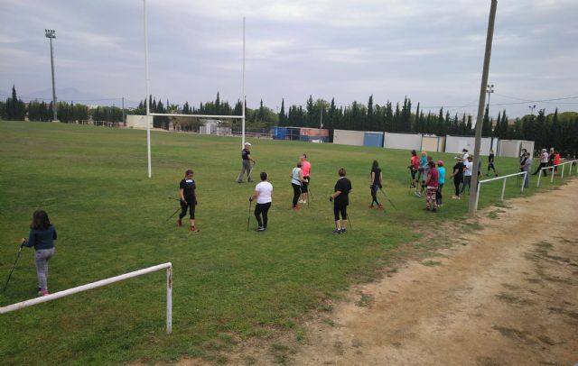 Pleno de participación en el cuarto curso de iniciación a la marcha nórdica de Las Torres de Cotillas - 3, Foto 3
