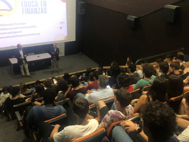 El ecosistema de las criptomonedas y la tecnología blockchain, a debate con los alumnos de Economía de Bachillerato - 1, Foto 1