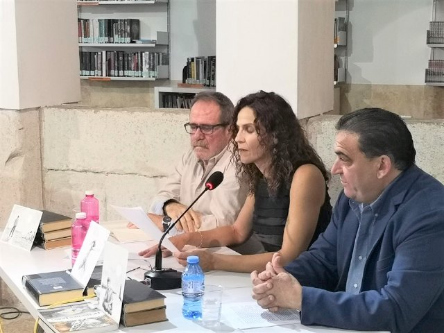 Gran afluencia de público en la presentación del libro de María Parra - 1, Foto 1