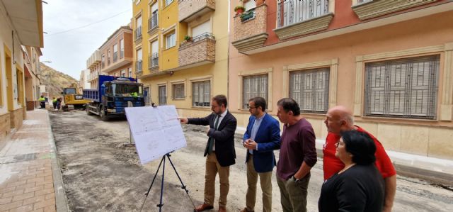 El Ayuntamiento de Lorca inicia la remodelación y mejora de las infraestructuras de la calle Ingeniero Juan Escofet en el barrio de San Cristóbal - 1, Foto 1