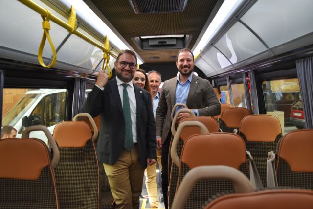Lorca refuerza el servicio de transporte público urbano con dos nuevos microbuses - 1, Foto 1