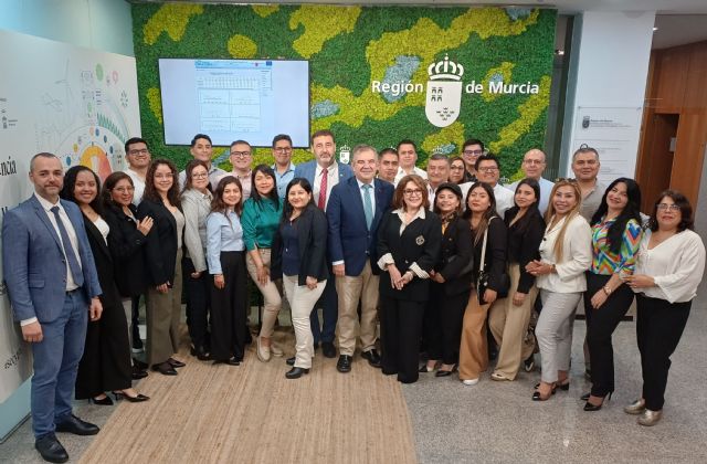 La Región de Murcia presenta su innovador modelo de vigilancia de la calidad del aire a una delegación universitaria de Perú - 2, Foto 2