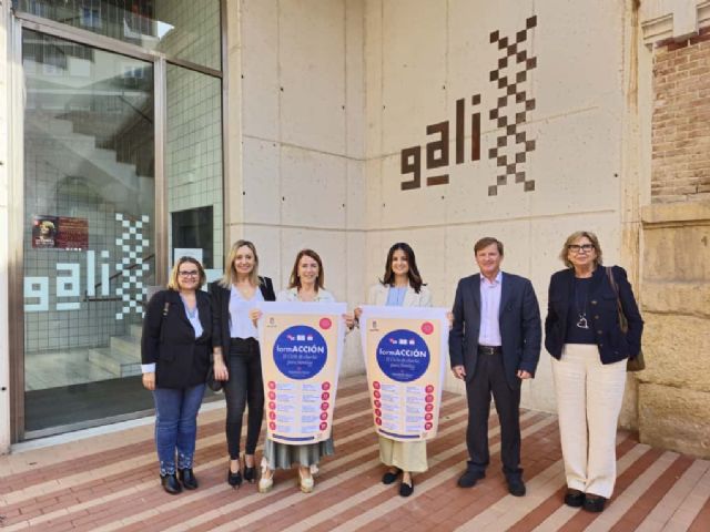 Educación pone en marcha el II Ciclo de Charlas para Familias centrado en temas de actualidad como IA y ansiedad en los adolescentes - 1, Foto 1