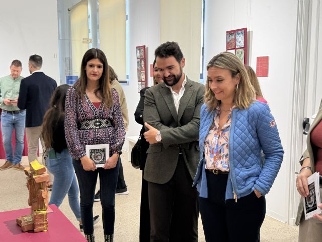La consejera Conchita Ruiz inaugura en La Unión la exposición 'Reflejos cerámicos', creada por usuarios del centro Cristo de los Mineros - 2, Foto 2